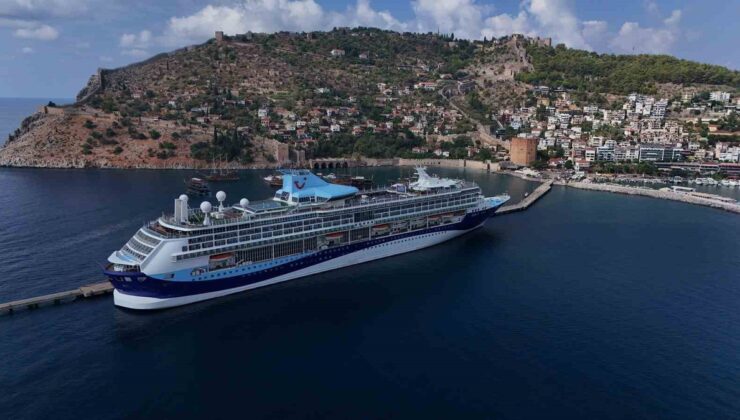 Alanya Limanı’na 2026’da yanaşan kruvaziyerlerle ilçeye 12 bin 876 turist geldi