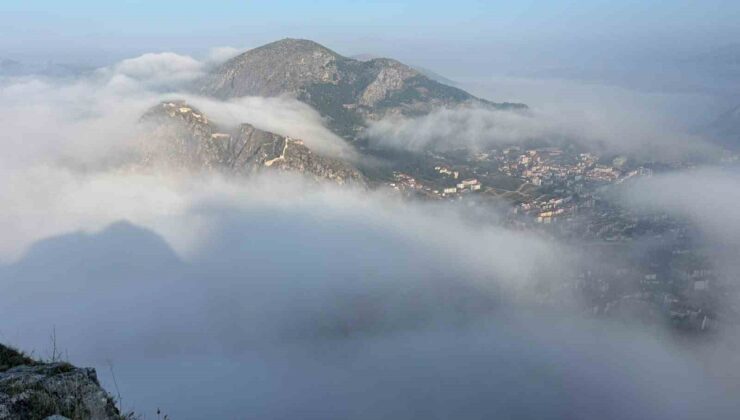 Amasya’da sis denizi Yalıboyu Evleri’nde kartpostallık görüntüler oluşturdu