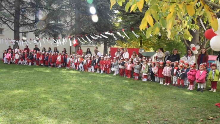 Anadolu Üniversitesi kreşinde Cumhuriyet’in 103. yıl dönümü törenle kutlandı