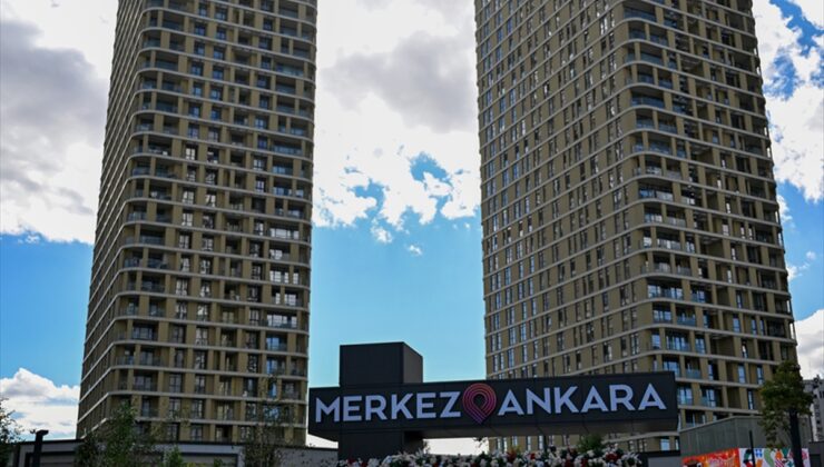Ankara’da klasik otomobil buluşmasında Nobel ile Togg bir arada sergilendi