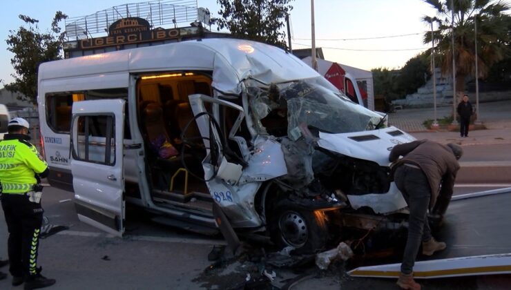 Arnavutköy’de servis minibüsü hafriyat kamyonuna çarptı, 9 kişi yaralandı