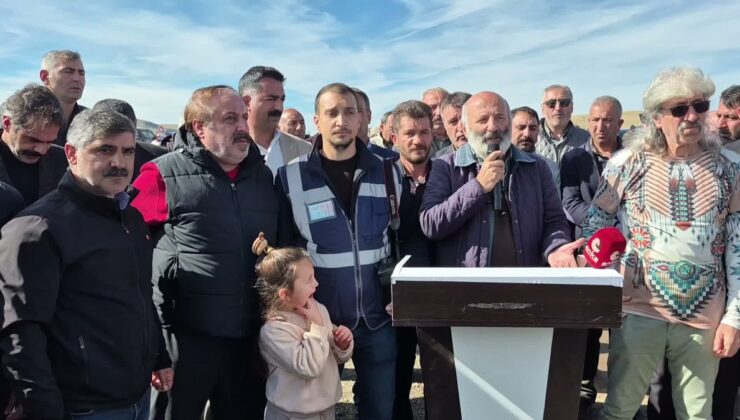 Artvinli ve Ardahanlı gazeteciler Çam Geçidi’nde basın özgürlüğü için açıklama yaptı
