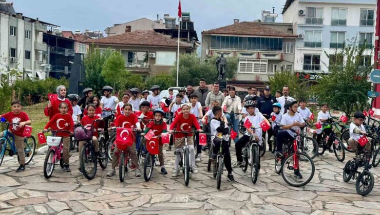 Aydın Bozdoğan’da 29 Ekim bisiklet kortejinde öğrenciler pedal çevirdi