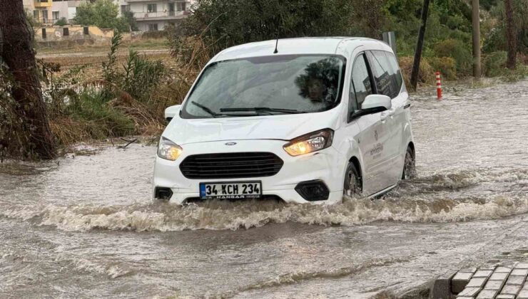 Aydın İncirliova’da sağanak bazı yolları su altında bıraktı, bazı evleri su bastı
