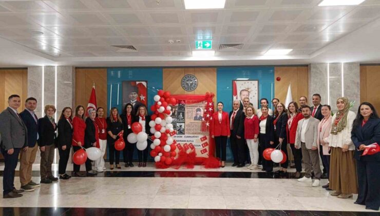 Aydın Şehir Hastanesi’nde çocuk hastalara bayrak ve balonla bayram sevinci yaşatıldı
