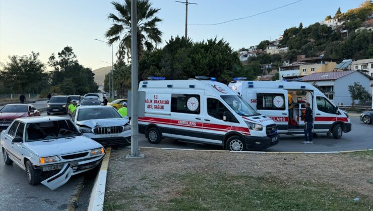 Aydın Söke’de iki otomobil çarpıştı, yaralanan 2 kişi hastaneye kaldırıldı