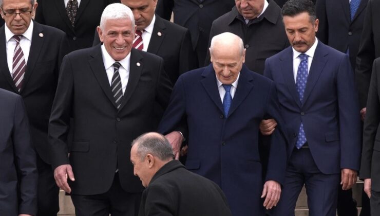 Bahçeli ile kol kola yürümesi partiyi karıştırdı! Dervişoğlu’ndan Usta’ya mesaj