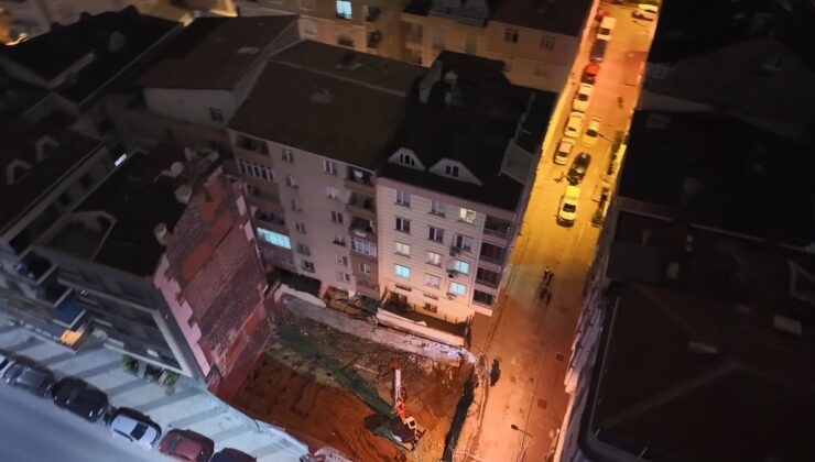 Bahçelievler’de inşaatın istinat duvarı yıkıldı, 20 daire tahliye edildi