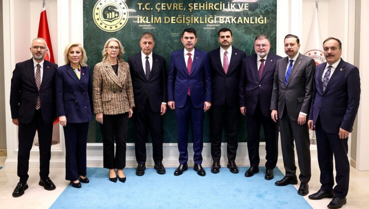 Bakan Kurum, Cemil Tugay ve AK Parti heyetini kabul etti