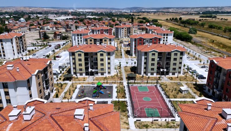 Bakan Kurum, Kütahya Pazarlar’daki 245 konut ve 58 iş yerinin görüntülerini paylaştı