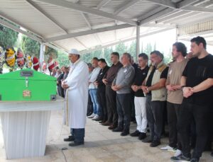 Balıkesir Ayvalık’ta batan teknede ölen doktor Bingüllü, Adana’da toprağa verildi
