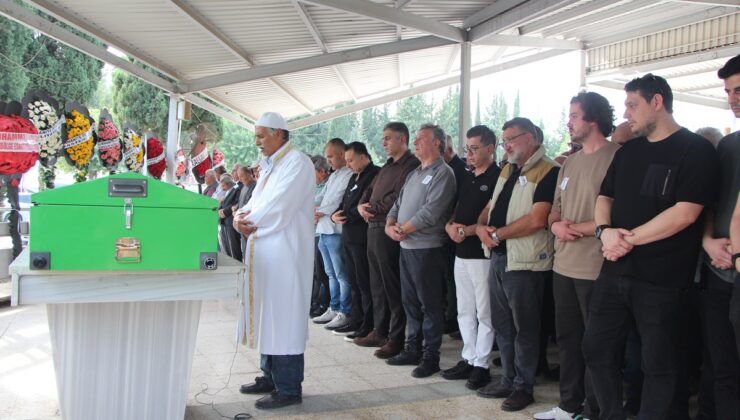 Balıkesir Ayvalık’ta batan teknede ölen doktor Bingüllü, Adana’da toprağa verildi