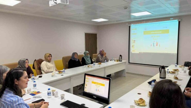 Bayburt’ta koruyucu ailelere çocuklarla sağlıklı iletişim eğitimi verildi