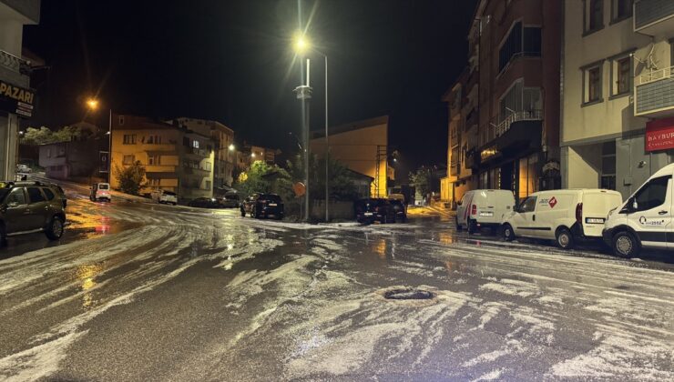 Bayburt’ta sağanak akşam yerini fındık büyüklüğündeki doluya bıraktı