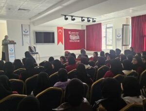 Bayburt’ta vaiz Hacer Dursun, öğrencilere sabır ve tevekkülü anlattı