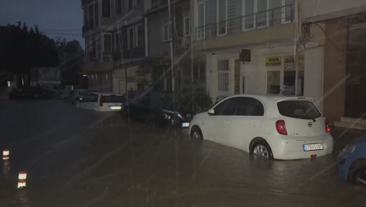 Beykoz’da fırtına ve sağanak yolları suya gömdü, araçlar su altında kaldı