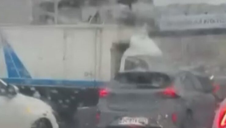 Beylikdüzü’nde kamyonet, metrobüs bariyerine çarptı; trafik yoğunluğu oluştu
