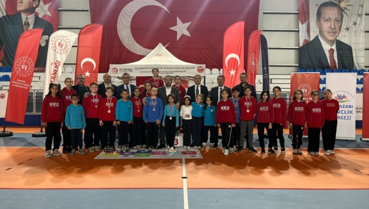 Beypazarı’nda çocuklar geleneksel sokak oyunlarıyla Kapalı Spor Salonu’nda buluştu
