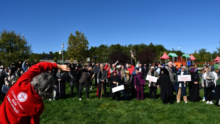 Bilecik’te düzenlenen Kuşaklararası Yürüyüş’te yaşlılar ve gençler kortej oluşturdu