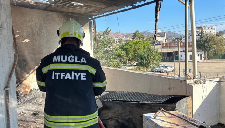 Bodrum’da ilk belirlemelere göre elektrik kablosundan çıkan ev yangını söndürüldü