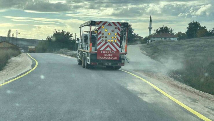 Bolu İl Özel İdaresi, köy yollarında bakım ve çizgi çalışmalarını sürdürüyor