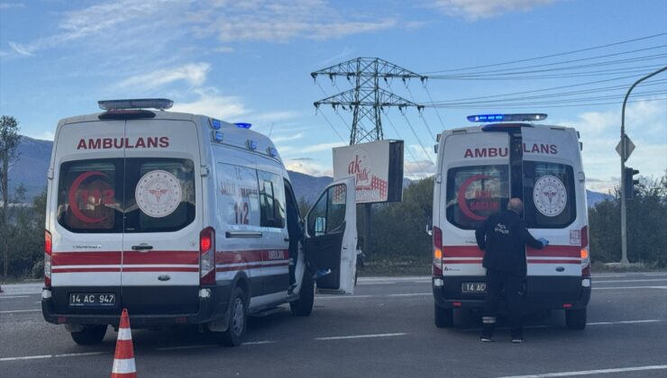 Bolu’da D-100’de motosikletle hafif ticari araç çarpıştı, 2 kişi yaralandı
