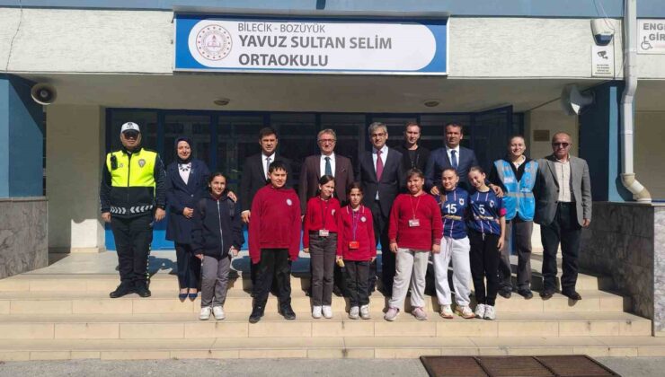 Bozüyük Kaymakamı Helvacı iki okulda öğretmen ve öğrencilerle görüştü