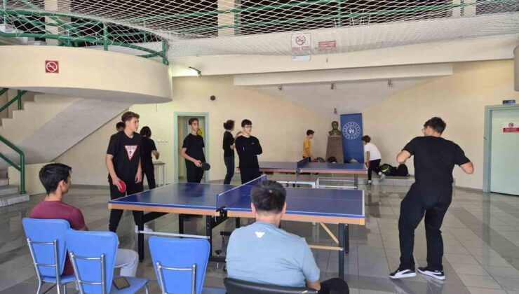 Burhaniye’de Cumhuriyet Bayramı spor etkinlikleri masa tenisi turnuvasıyla başladı
