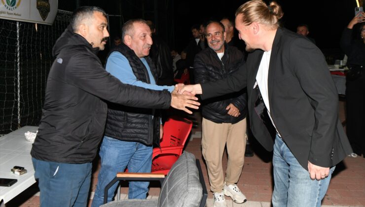 Çanakkale Lapseki’de 12 takımlı Gönül Dostları turnuvası başladı