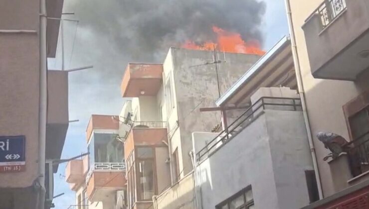 Çanakkale’de çatı katı yangını bitişik binalara sıçramadan söndürüldü