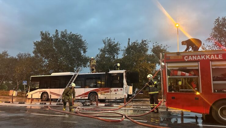 Çanakkale’de servis dışı halk otobüsünün motorunda çıkan yangını itfaiye söndürdü