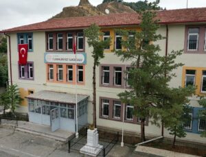 Çankırı’da 1890’da kurulan Cumhuriyet İlkokulu 102 öğrenciyle eğitim sürdürüyor