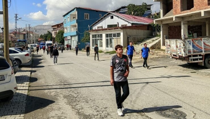 Çelikhan Kaymakamlığı ve Gençlik ve Spor Müdürlüğü ödüllü atletizm koşusu düzenledi