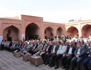 Cizre’de Melaye Ciziri için Kırmızı Medrese’de anma programı ve panel düzenlendi