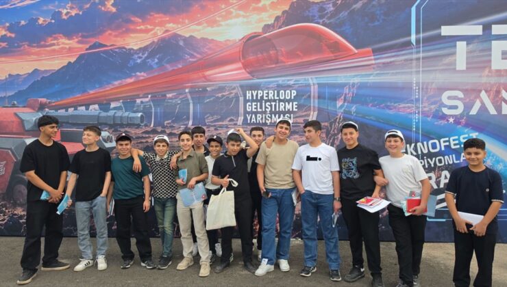 Cizreli öğrenciler Şanlıurfa’daki TEKNOFEST’te yerli İHA’ları ve SOLOTÜRK’ü izledi