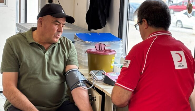 Çorum Alaca’da Nazım Bekdemir 35’inci kan bağışıyla altın madalya aldı