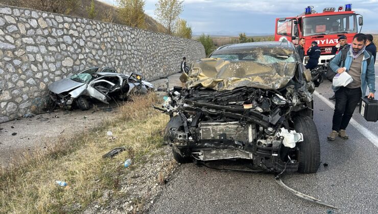 Çorum Alaca’da otomobil ile cip çarpıştı, 4 kişi öldü, 2 kişi yaralandı
