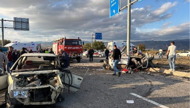 Çorum İskilip’te iki otomobilin çarpıştığı kazada 5’i aynı aileden 7 kişi yaralandı