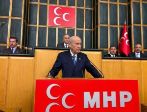 Cumhuriyet Bayramı kutlanıyor… Bahçeli: “Cumhuriyetimizin payidarlığına duyduğum inançla birliğimiz daim, devletimiz kaim olsun”
