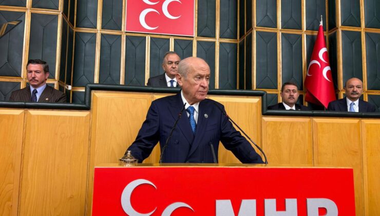 Cumhuriyet Bayramı kutlanıyor… Bahçeli: “Cumhuriyetimizin payidarlığına duyduğum inançla birliğimiz daim, devletimiz kaim olsun”
