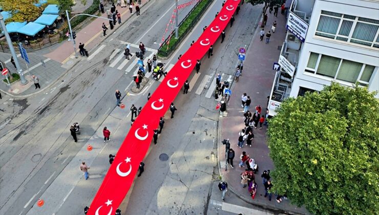 Cumhuriyet’in 103. yılında Samsun’da 1919 metrelik bayrak yürüyüşte açıldı