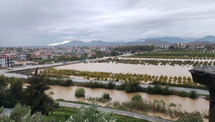 Dalaman’da sağanakta Tersakan Çayı taştı, eski Fethiye yolu trafiğe kapandı