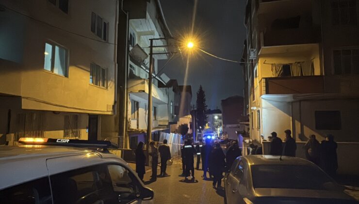 Darıca’da metruk binanın balkonu çöktü, bitişik binadan 2 kişi tahliye edildi