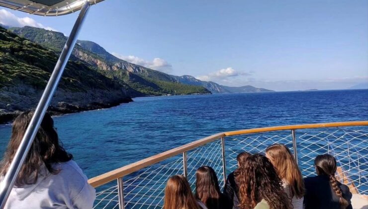 Datça’da lise Genç AR-GE ekibi kıyı ekosistemlerini öğrenmek için denize açıldı