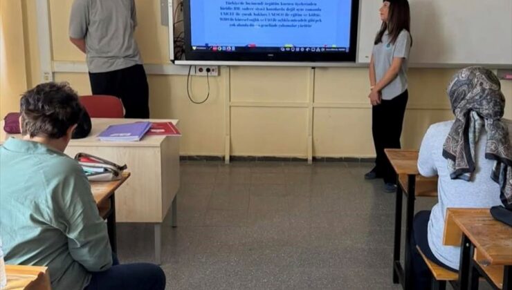 Datça’da liseliler Birleşmiş Milletler Günü’nde arkadaşlarına sunum yaptı