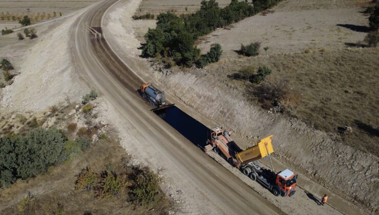 Demirci-Selendi yolunun 2 kilometrelik Akçeşme-Alaağaç etabı ulaşıma açıldı