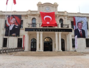 Depremde zarar gören Hatay’ın tarihi valilik binası yeniden hizmete alındı
