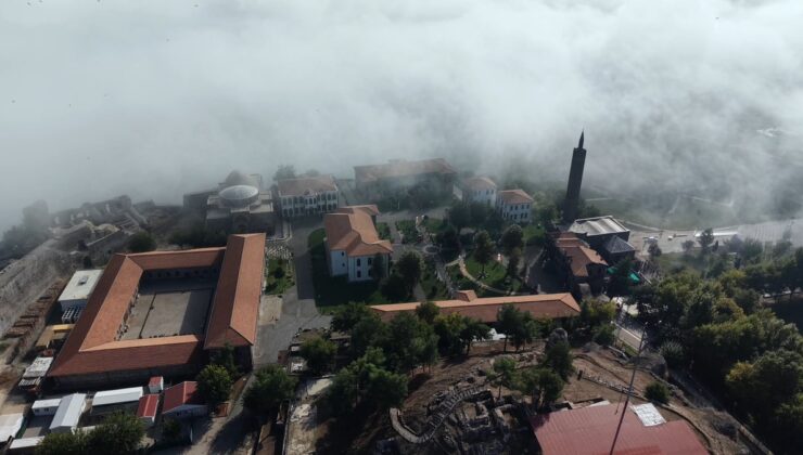 Diyarbakır Sur’da sabah sisi tarihi mekanları kapladı, görüntüler dronla alındı