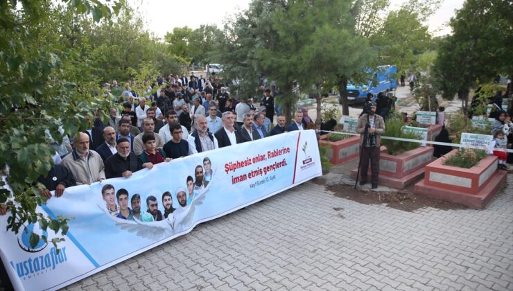 Diyarbakır’da Yasin Börü ve arkadaşları mezarları başında anıldı
