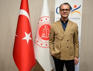 Doç. Dr. Yavuz, elektronik izlemenin denetimli serbestliğin geleceği olduğunu söyledi